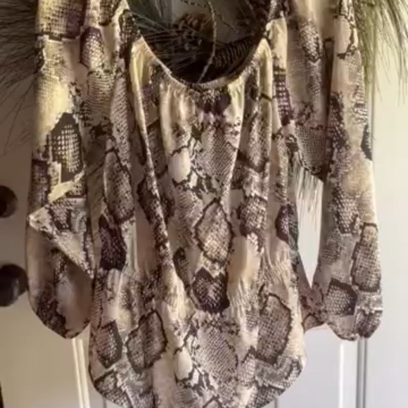 Rue 21 Snake/Python print Womens scooped necked top/blouse/shirt, Size XL - Picture 3 of 16